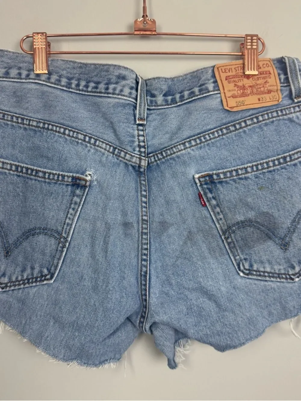 LEVI’S | 550 High-Waist Cutoff Blue Denim Shorts Women’s Size 33